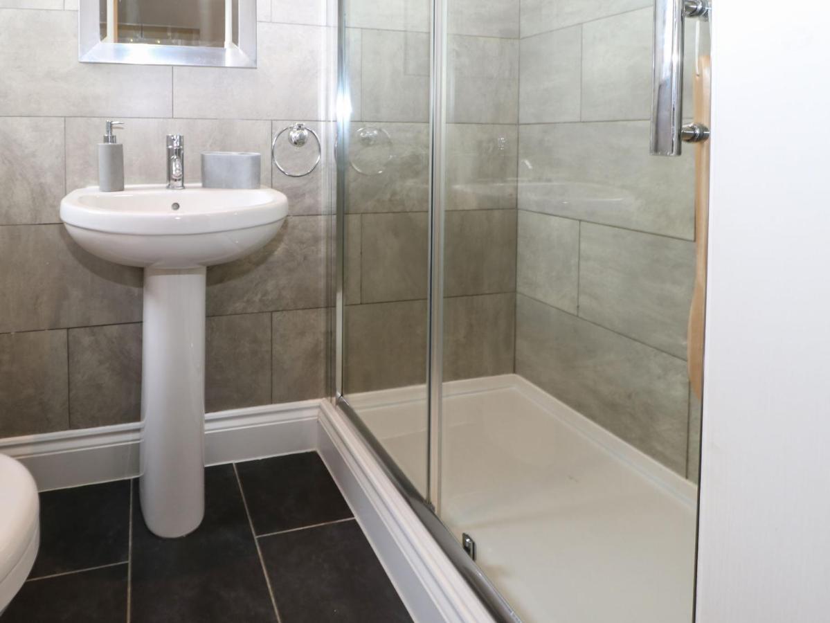 4 Alpha Rise Villa Brampton  Dış mekan fotoğraf