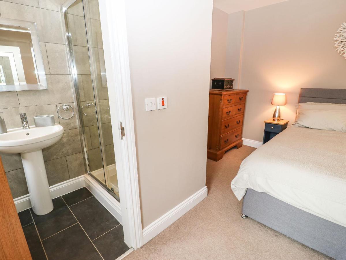 4 Alpha Rise Villa Brampton  Dış mekan fotoğraf